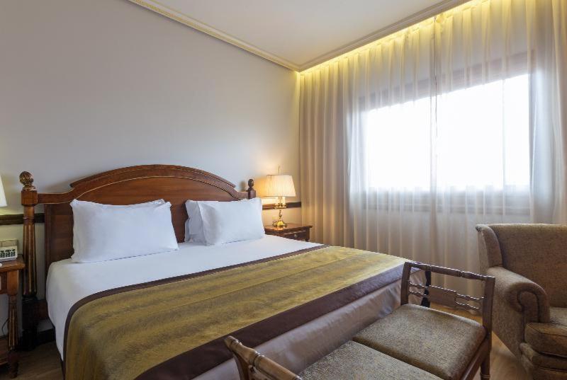 Hotel Exe Reina Isabel Avila Room photo